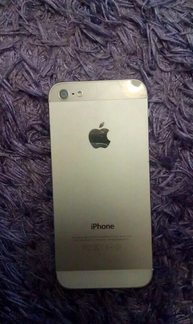 Продам iPhone 5. Белый. Б/у. 75000.