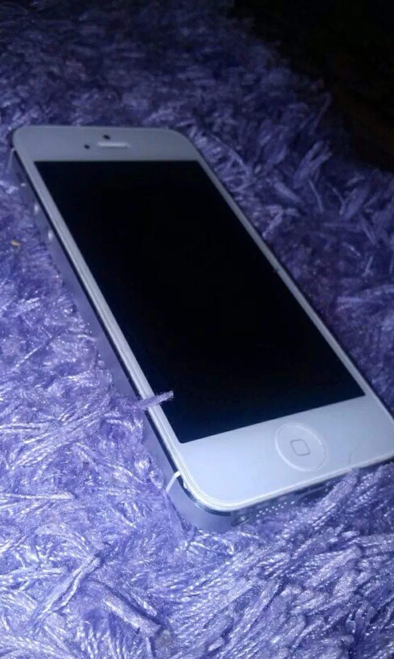 Продам iPhone 5. Белый. Б/у. 75000. 3