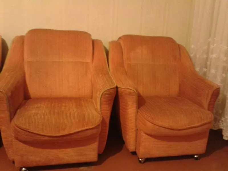 Продам диван раскладной и 2 кресла производство,   б/у. 2