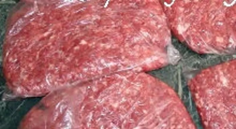 Мясо свинины,  фарш говяжий и окорочка.