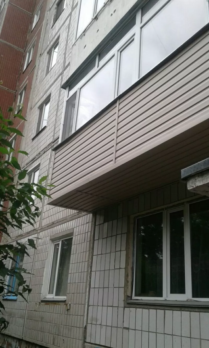 Обшивка балкона сайдингом. 2