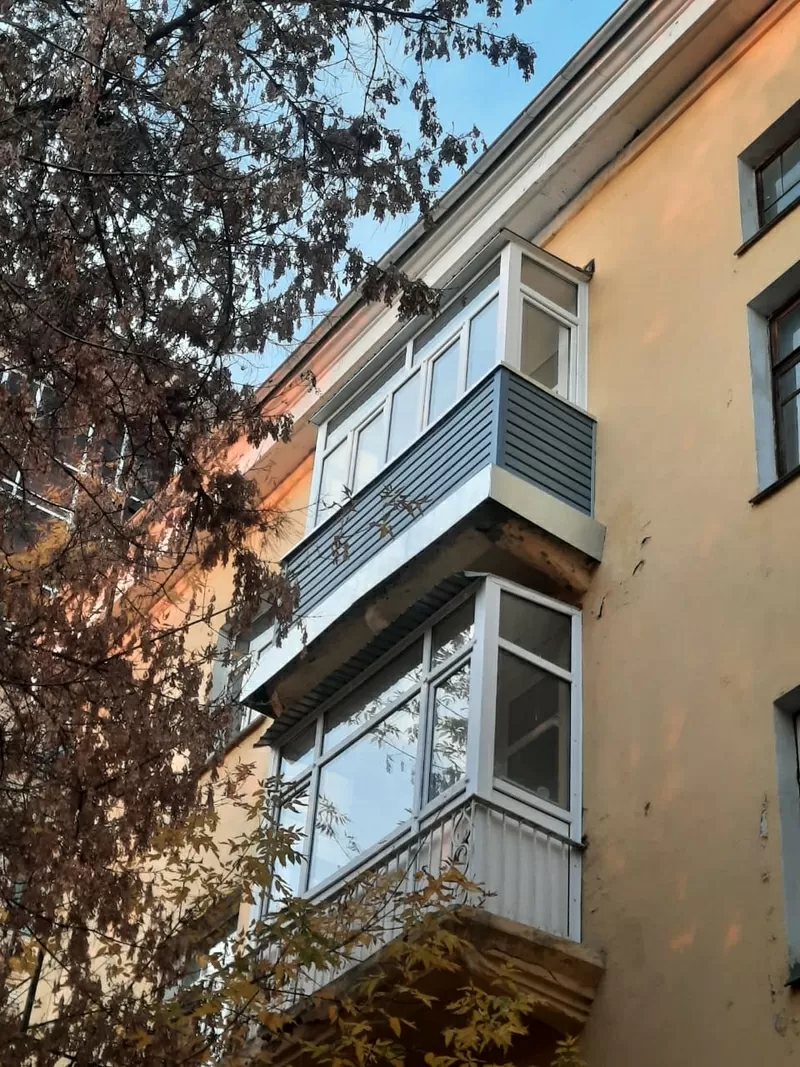 Обшивка Сайдингом снаружи  балкона 