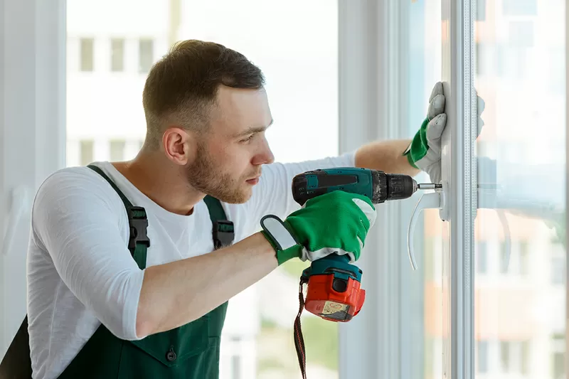 Ремонт окон и дверей .